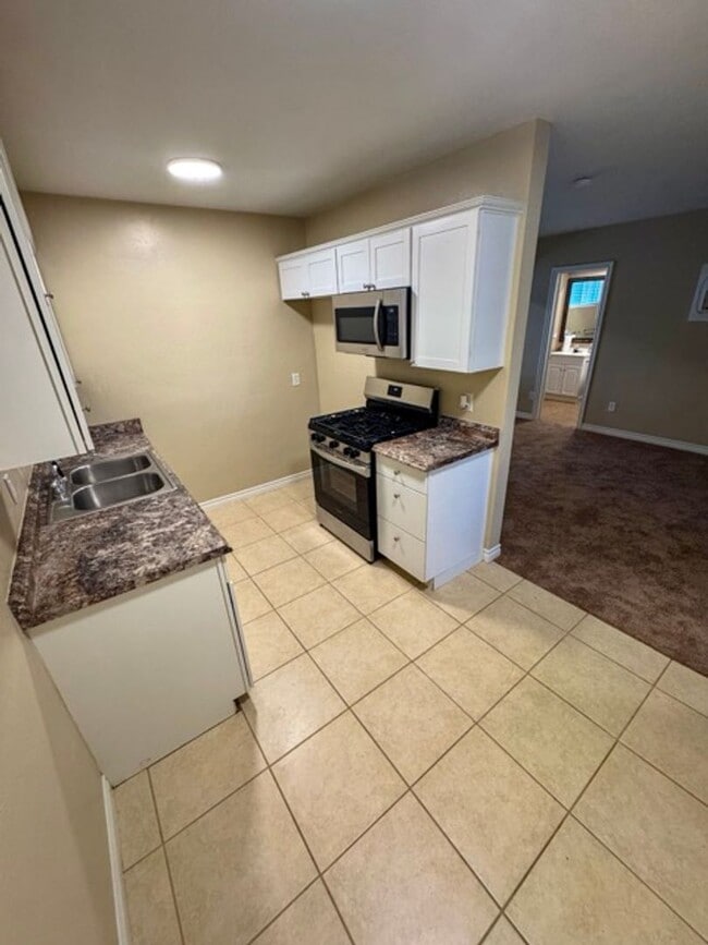 Building Photo - Charming 2 Bed 2 Bath Duplex Home on Large Fenced Lot in Menifee for Lease!