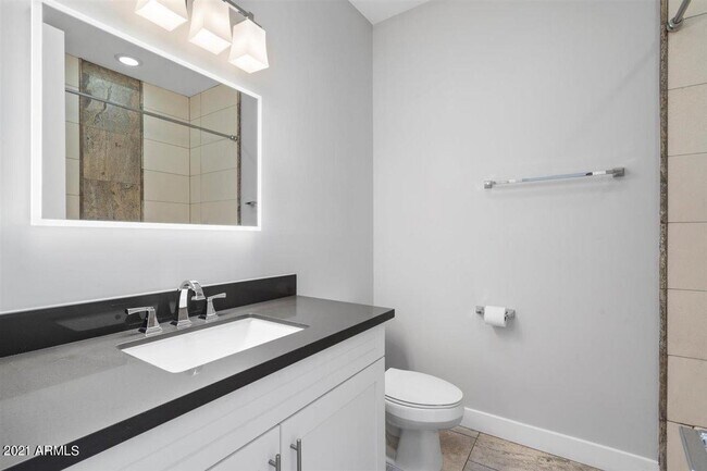 Building Photo - 1214 W 5th St