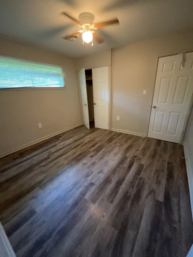 Building Photo - 5558 Queen Mary Ln