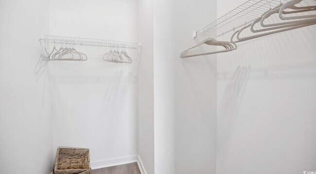 Building Photo - 31 Quaker Rdg Dr