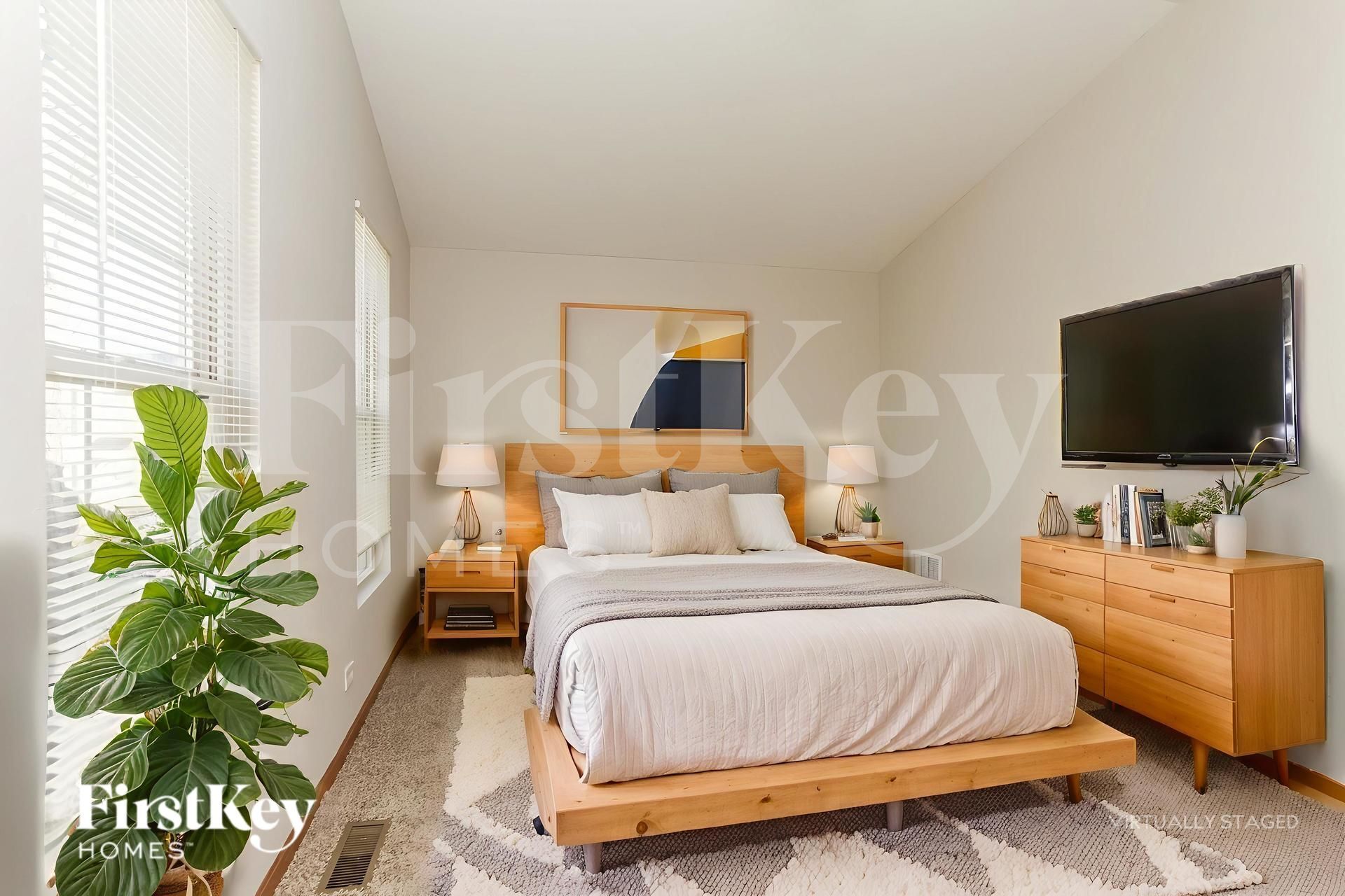 Building Photo - 932 Symphony Dr