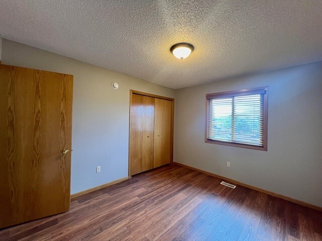 Building Photo - 1028 Park Hill Ct