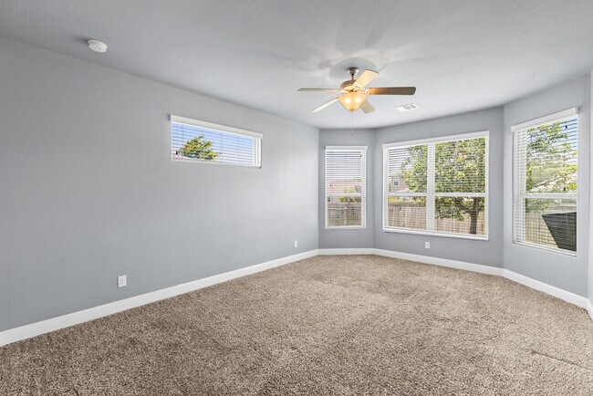 Building Photo - 10106 Macarthur Way