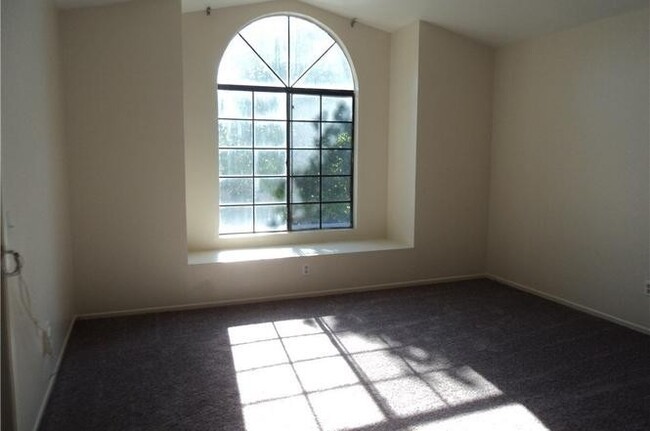 Building Photo - LIVE THE DREAM IN A PRIVATE HOA COMMUNITY ...