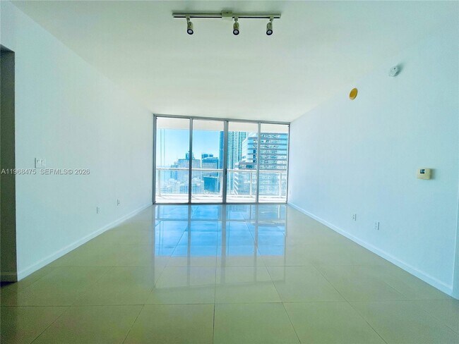 Building Photo - 495 Brickell Ave