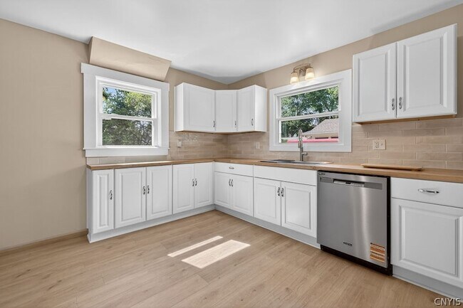 Building Photo - 423 Wendell Terrace
