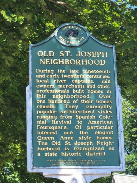 The sign in the front yard - 1219 State St
