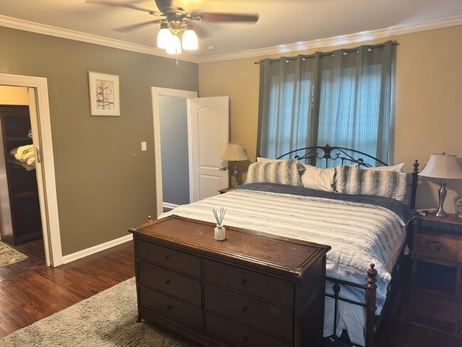 Building Photo - 533 Leon St