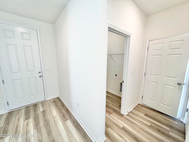 Building Photo - 12859 Logans Walk Ln