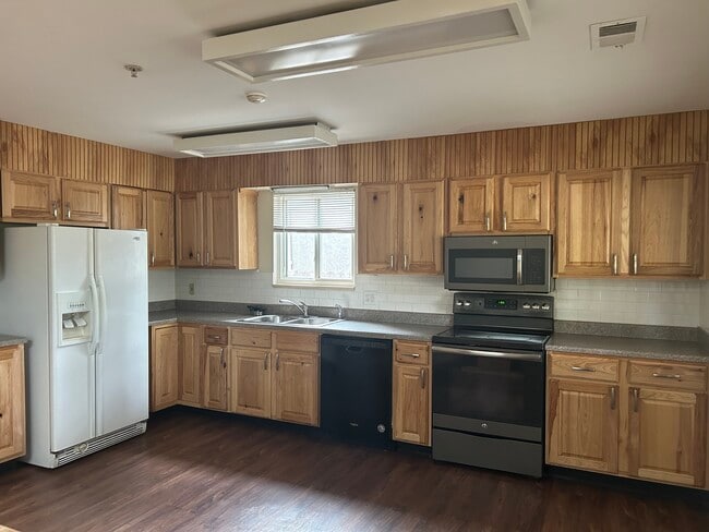 Kitchen - 7564 W 83rd Ave