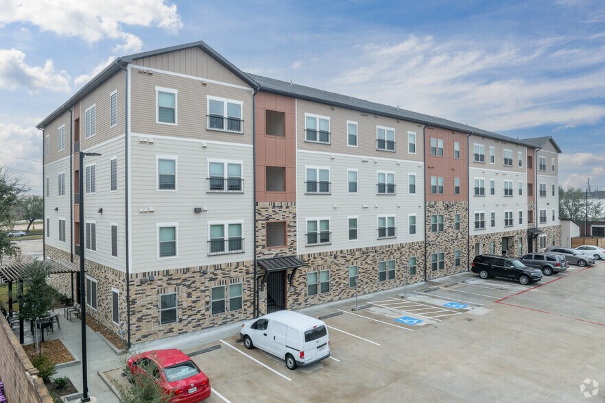 Exterior Photo - Oak Lofts Crossing(55+ Community)