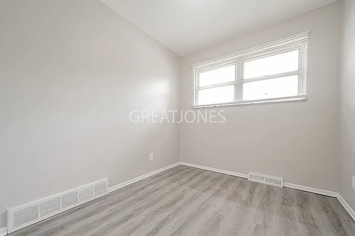 Building Photo - 1137 Maple Ave