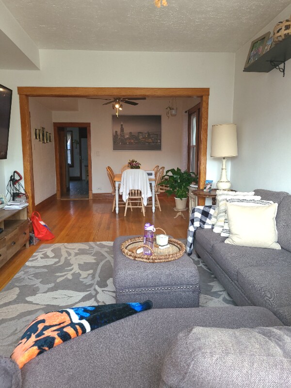 Building Photo - 2024 W Chicago Ave