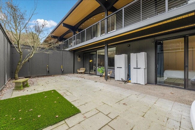 Building Photo - Furnished three bedroom condo on the lake available 2/1/26 - short term rental