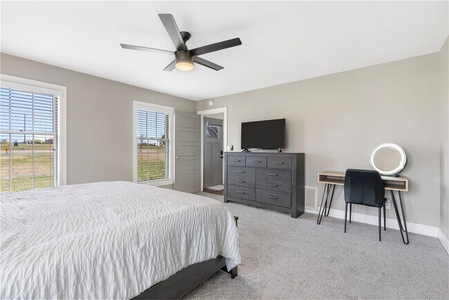 Building Photo - 5307 S Bellview Rd