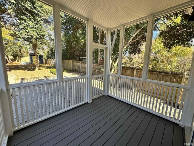 Building Photo - 614 Dorothea Dr