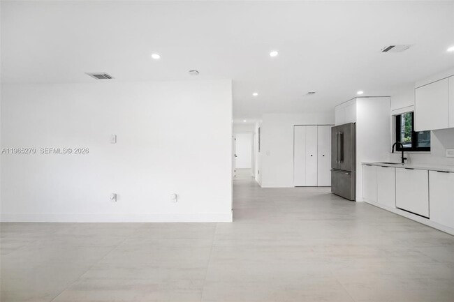 Building Photo - 3668 SW 26th St