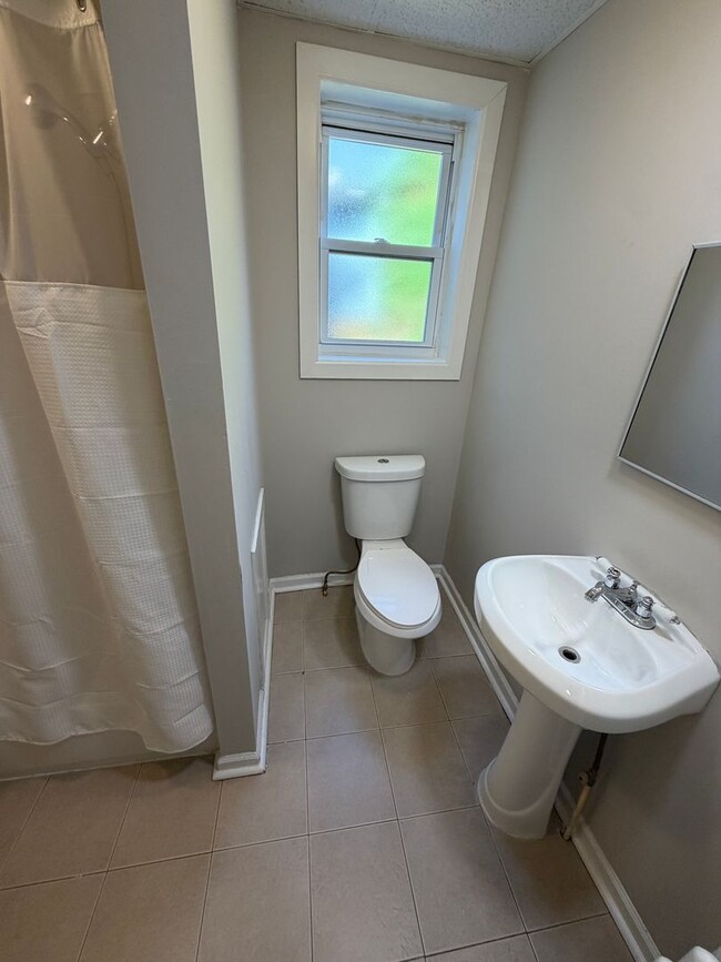 Building Photo - Move-In Ready 3BR/1BA South Philly Rowhome with In-Unit Laundry — 2 or 3BR Housing Choice Voucher...