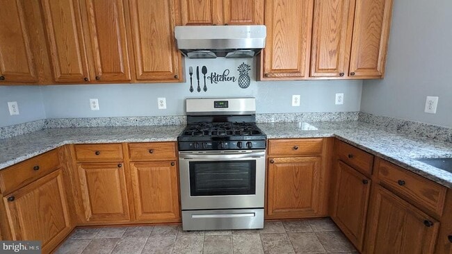 Building Photo - 12950 Tonka Ct