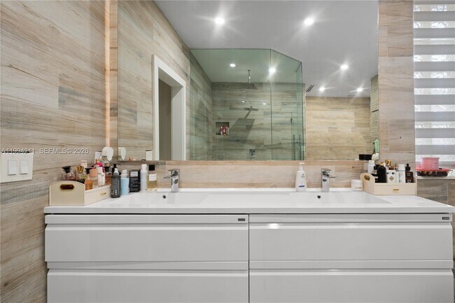 Building Photo - 3634 SW 156th Ct