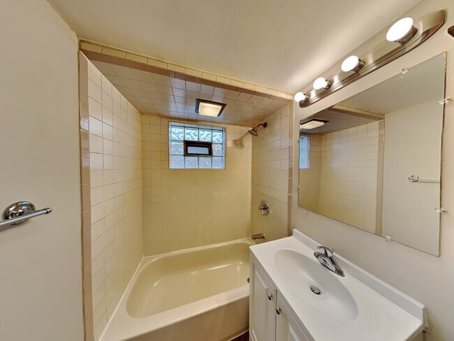 Building Photo - 2329 N 77th Ct