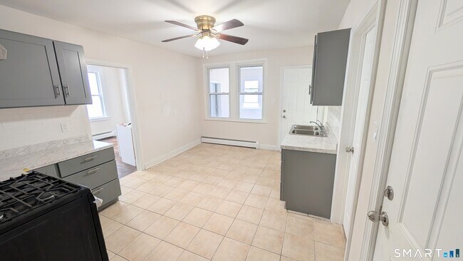 Building Photo - 15 June St