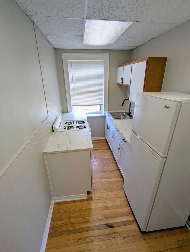 Building Photo - Move-In Special! Freshly Updated Southampt...