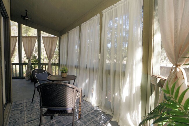 Building Photo - 55 Bay Dr