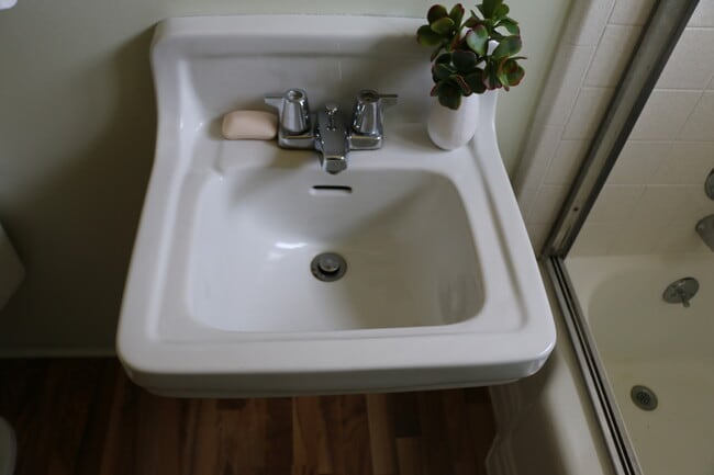 Building Photo - 2000 sq feet 5 bed 3 bath home close to Poly!!