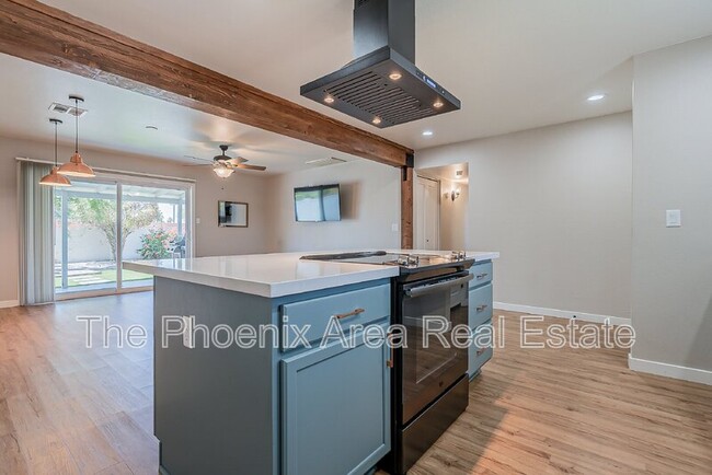 Building Photo - 1102 N 72nd Pl