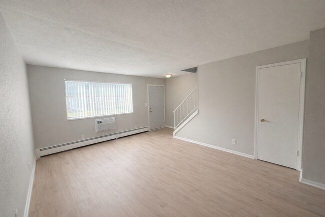 Building Photo - Newly Renovated 2 Bed, 1.5 Bath Townhome – Prime Location Near 28th Street