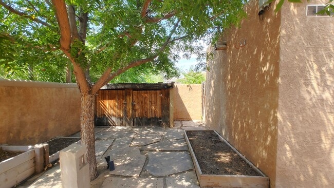 Building Photo - 1st Month Free! Old Town Charm! 2 Bedroom ...