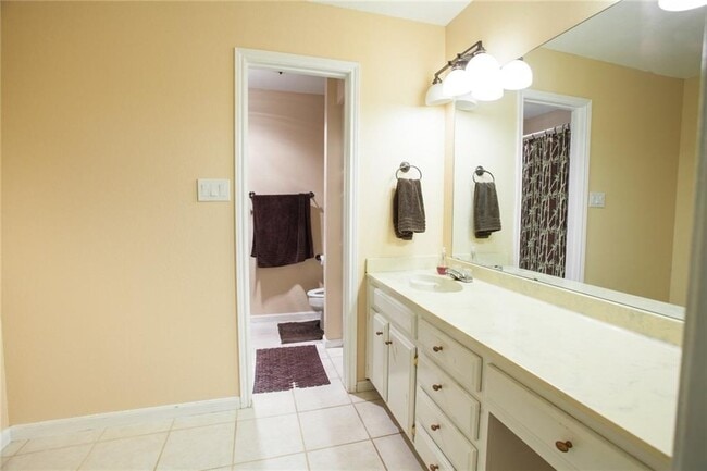 Building Photo - 309 Juniper Dr