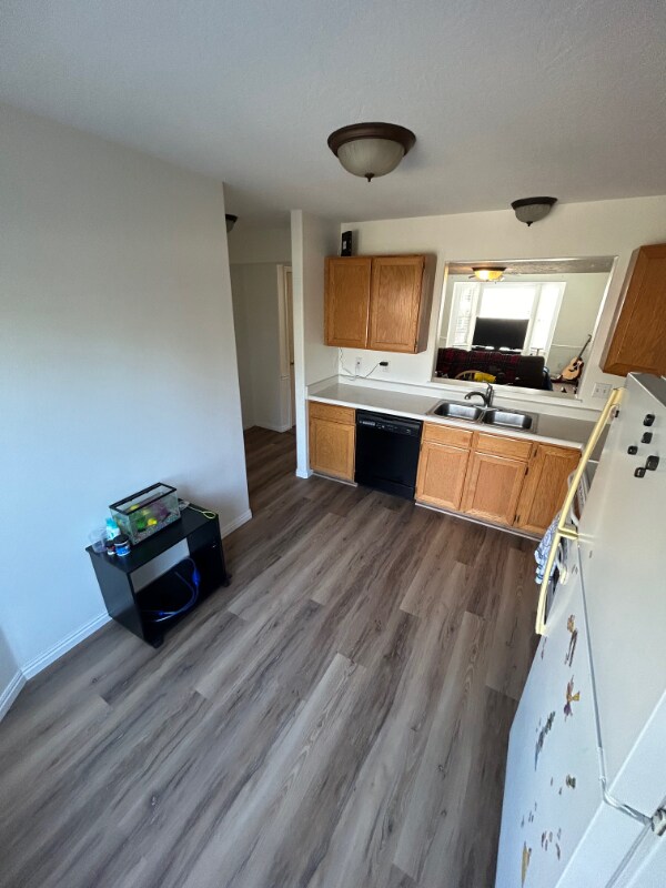 Building Photo - 439 E Parkside Cir