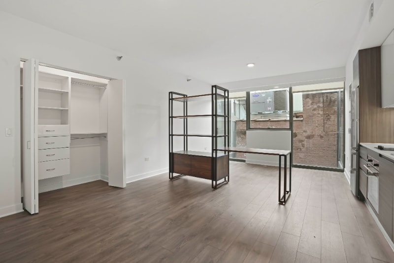 Building Photo - 333 W Hubbard St