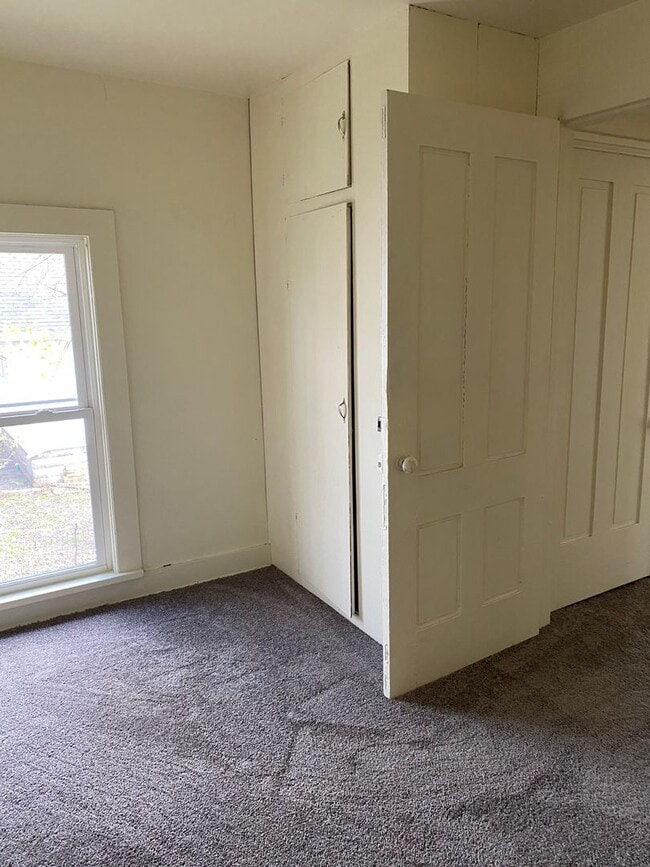 Building Photo - 461-463 Glen Street