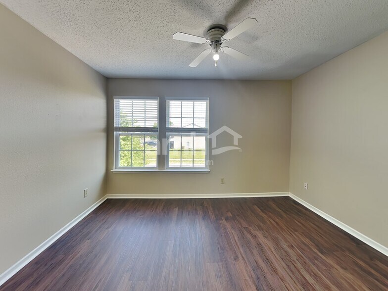 Building Photo - 6503 W Philadelphia Dr