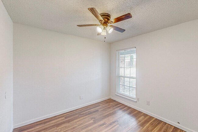 Building Photo - Adorable 1 Story Ready for Move In!  Birdville ISD!