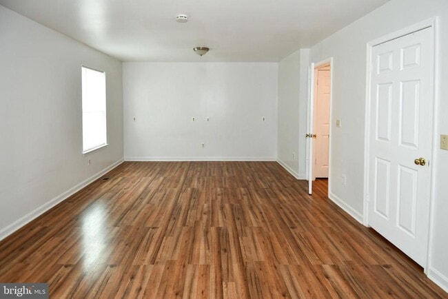 Building Photo - 6125 Trident Ln