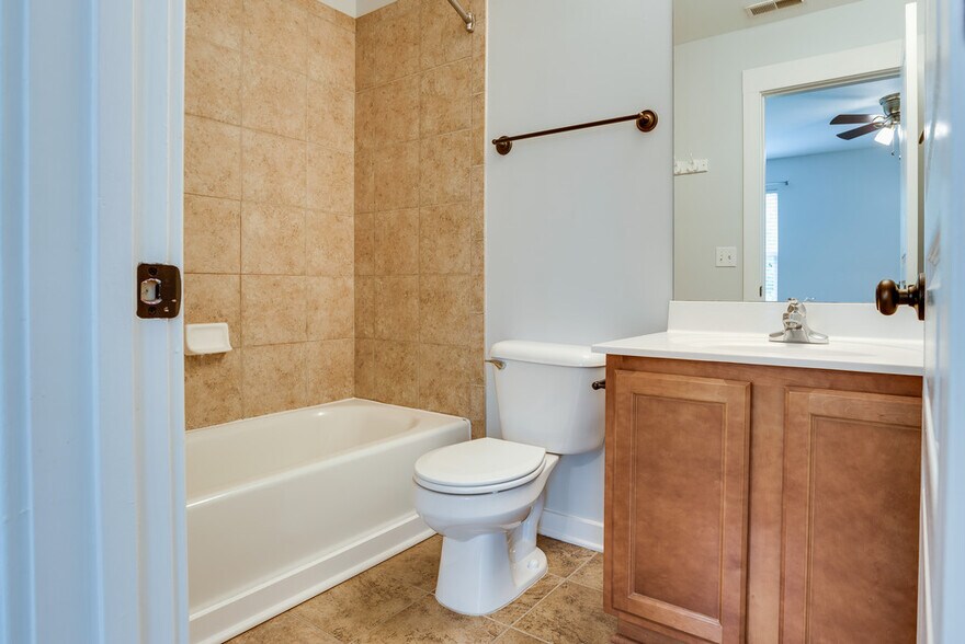 Building Photo - 545 Swiss Ave