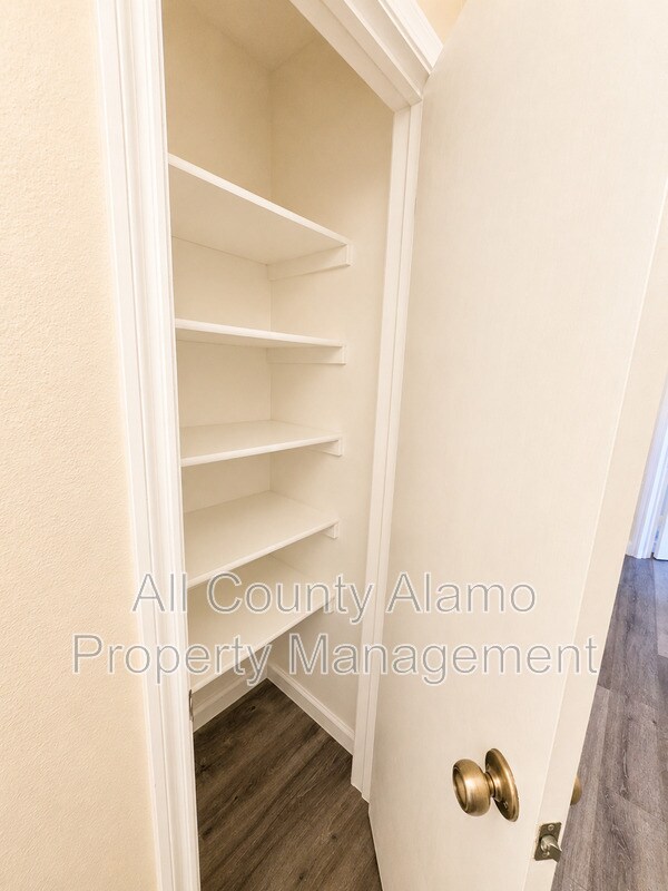 Building Photo - 9023 Mountain Field Dr