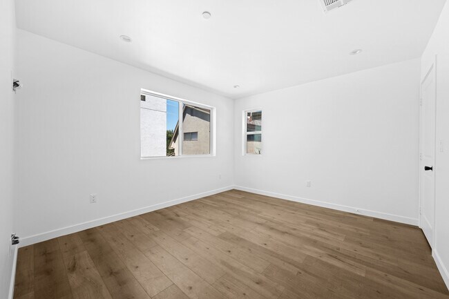 Building Photo - 6830 Hazeltine Ave