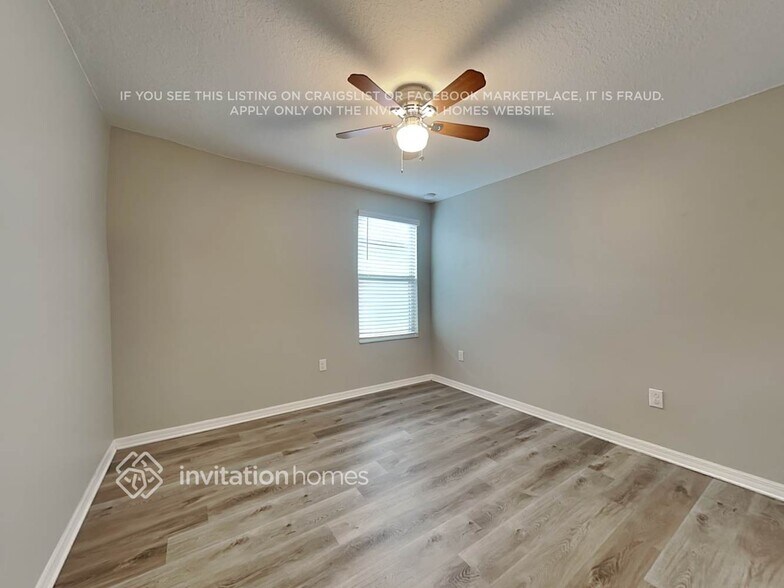 Building Photo - 10231 White Linen Ave