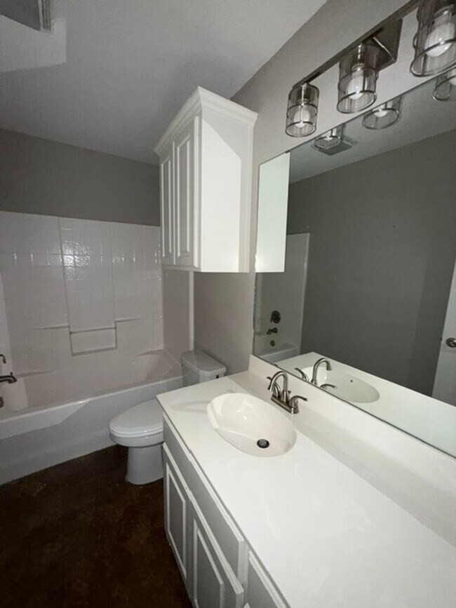 Building Photo - 1333 Briar Cliff Path