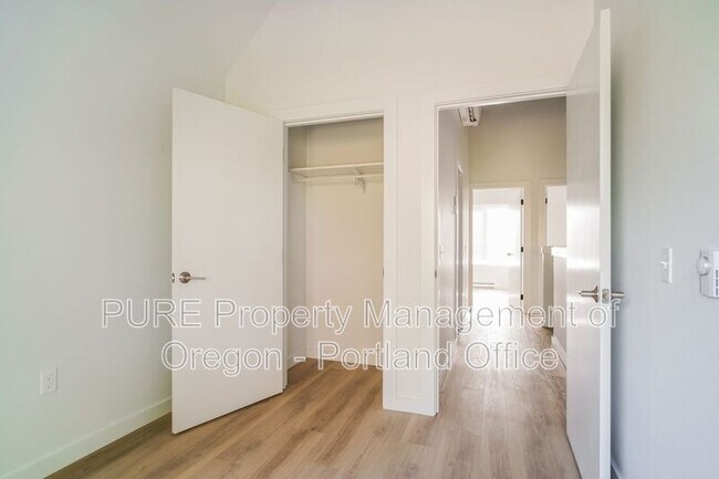 Building Photo - 5878 N Harvard St