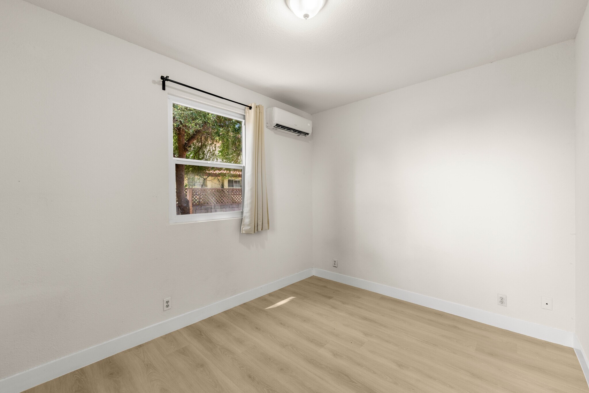 Building Photo - 1331-1333 S Park Ave