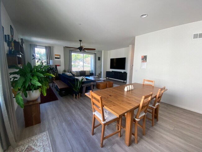 Building Photo - Downtown Upland 3 Bedroom Condo