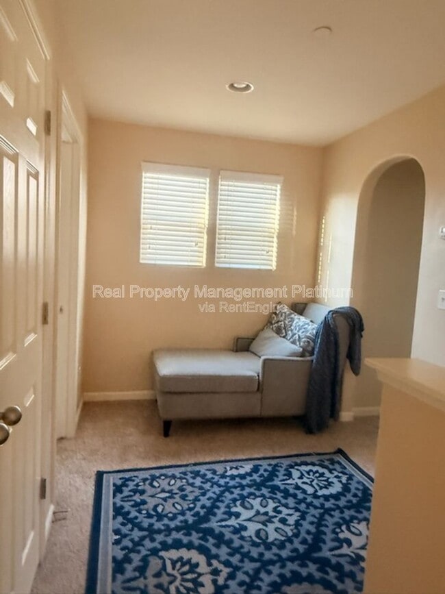 Building Photo - 1532 N Sanders Ave