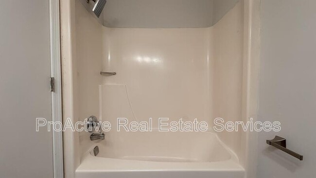 Building Photo - 1373 E Tanners Creek Dr