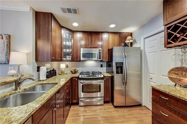 Building Photo - 203 14th St NE